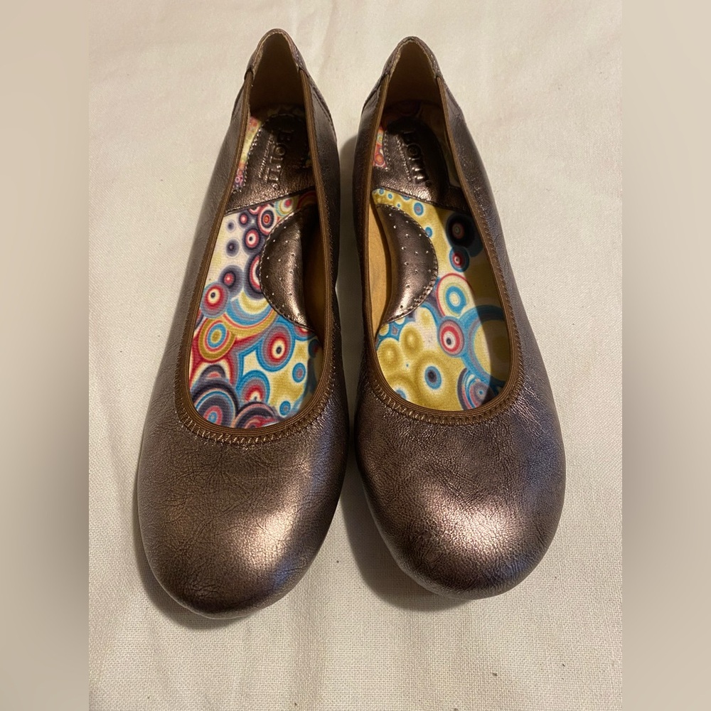 Born Julianne Flats